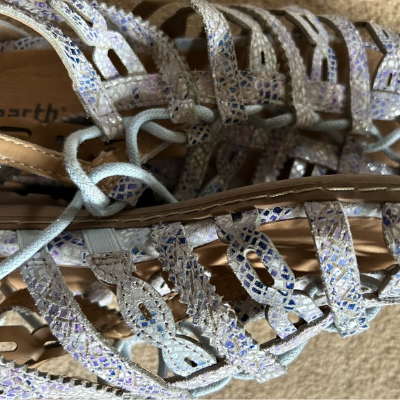 Earth gladiator style sandals leather elastic lace up with zipper back. Purple - Picture 8 of 8